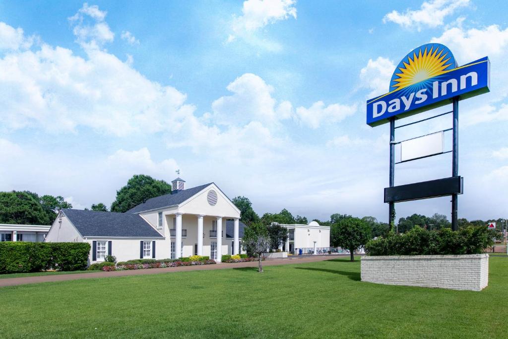 Days Inn by Wyndham Natchez Main image 1